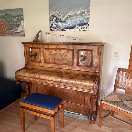Trollhus - Grosses Familienfreundliches Ferienhaus Борн Екстериор снимка
