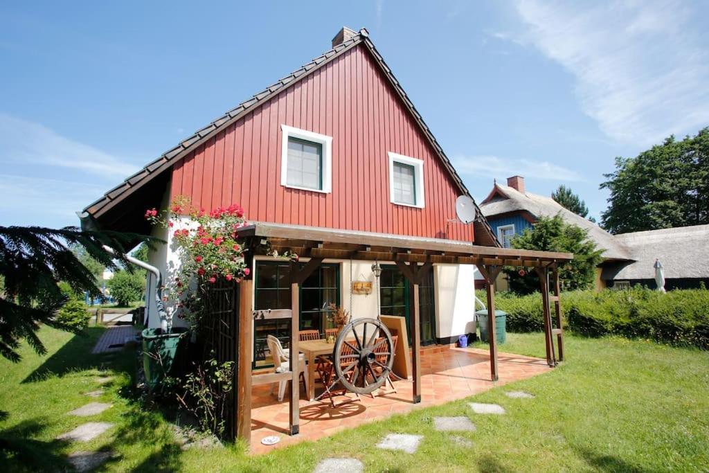 Trollhus - Grosses Familienfreundliches Ferienhaus Борн Екстериор снимка