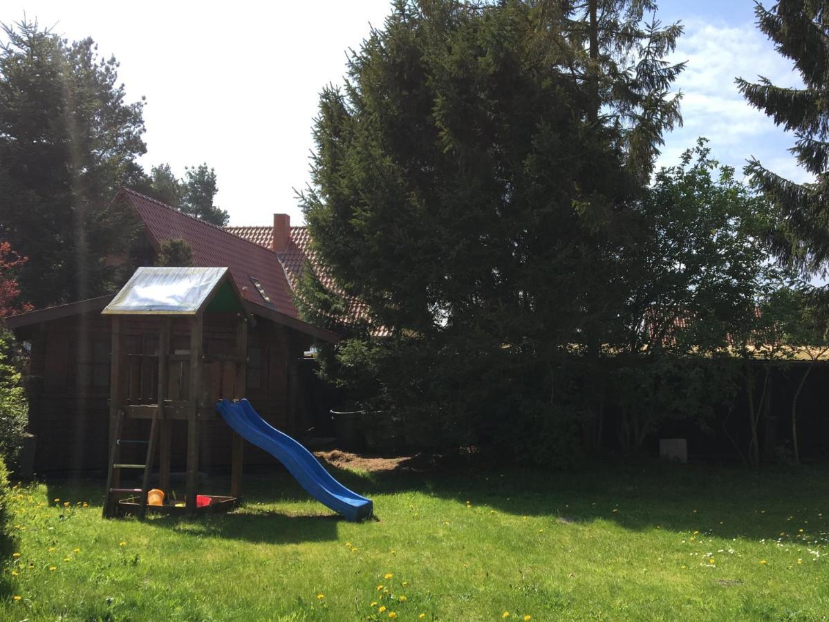 Trollhus - Grosses Familienfreundliches Ferienhaus Борн Екстериор снимка