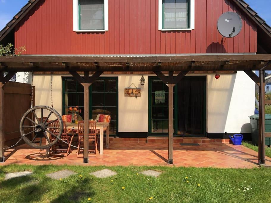 Trollhus - Grosses Familienfreundliches Ferienhaus Борн Екстериор снимка